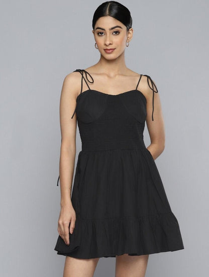 Women’s Elegant Black Short Dress - VONYQ