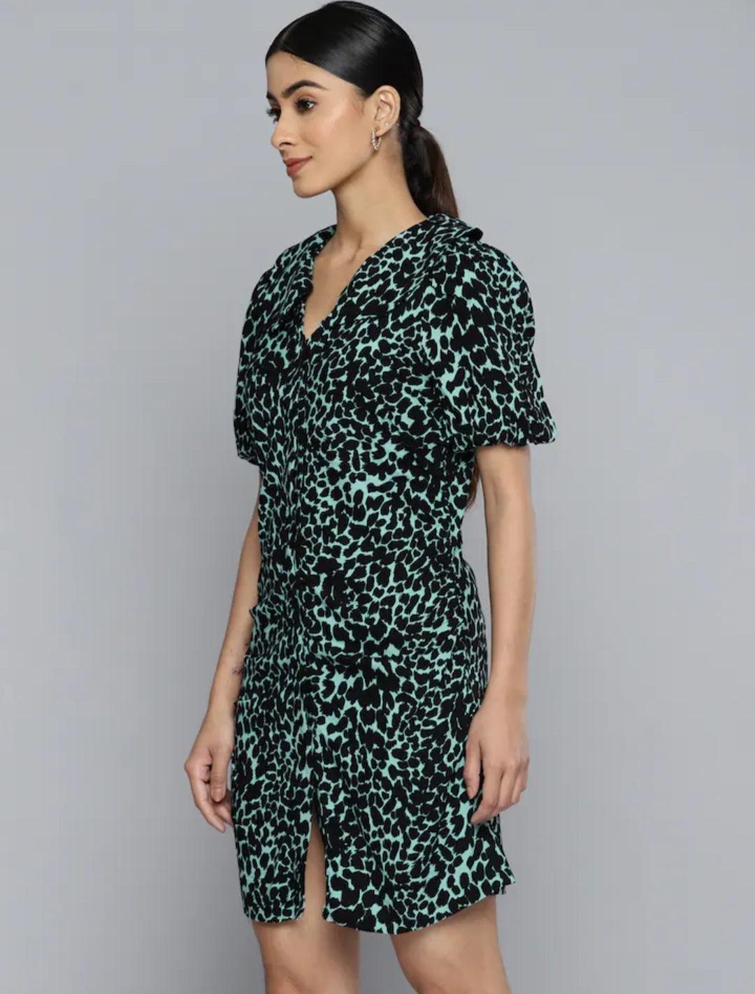 French-Inspired V-Neck Printed Short Dress - VONYQ