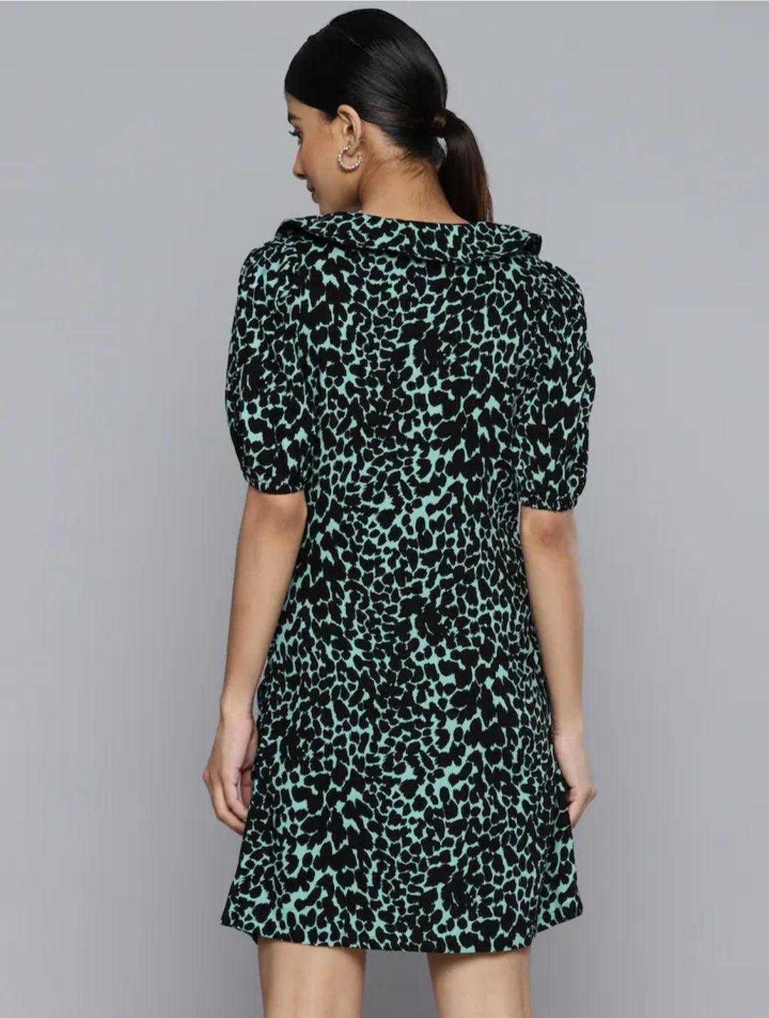 French-Inspired V-Neck Printed Short Dress - VONYQ