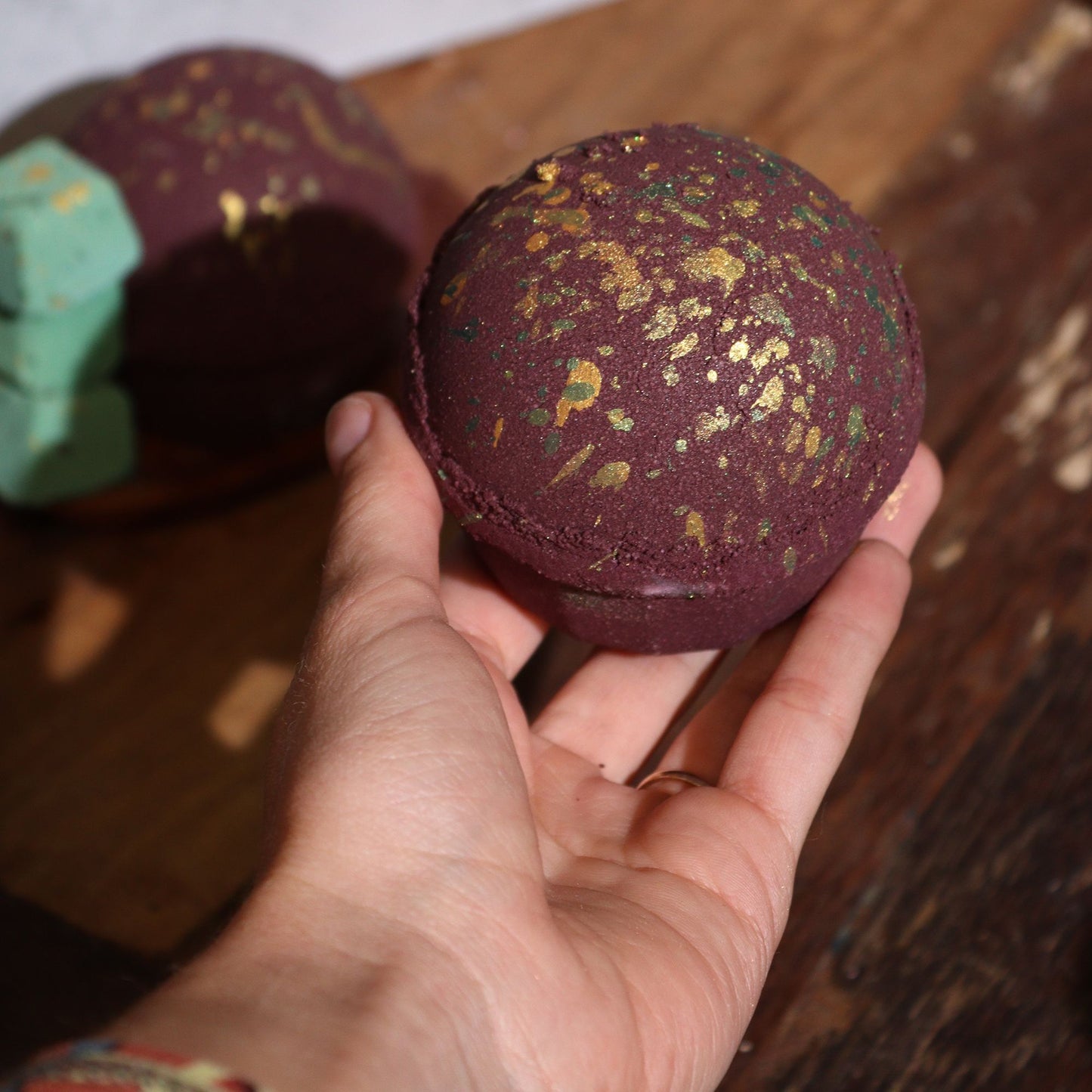 Dubai Bath Bomb - Emerald Oudh Truffle